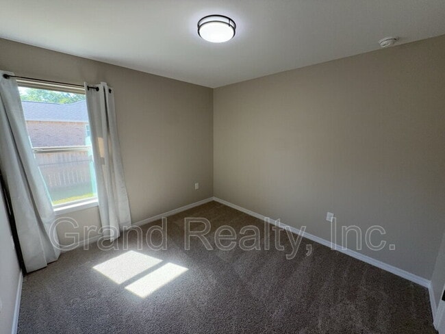 Building Photo - 4090 Charles Cir