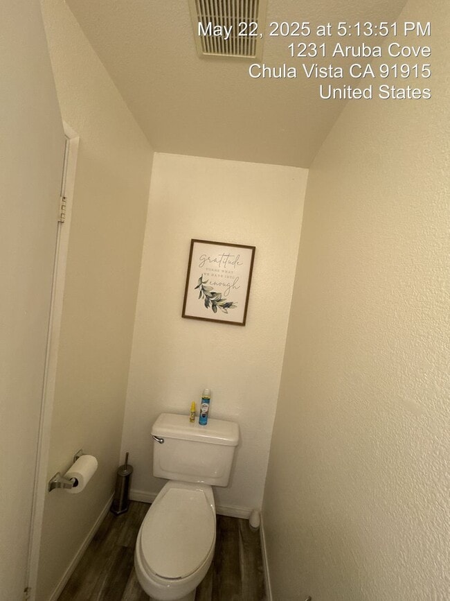 Building Photo - FOR RENT – Modern Townhome in Eastlake