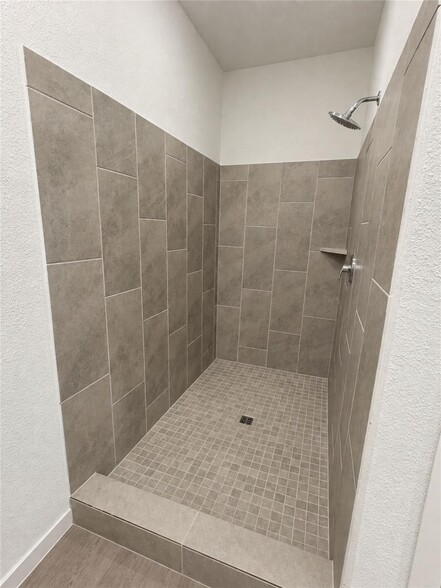 Building Photo - 635 Stud Dr