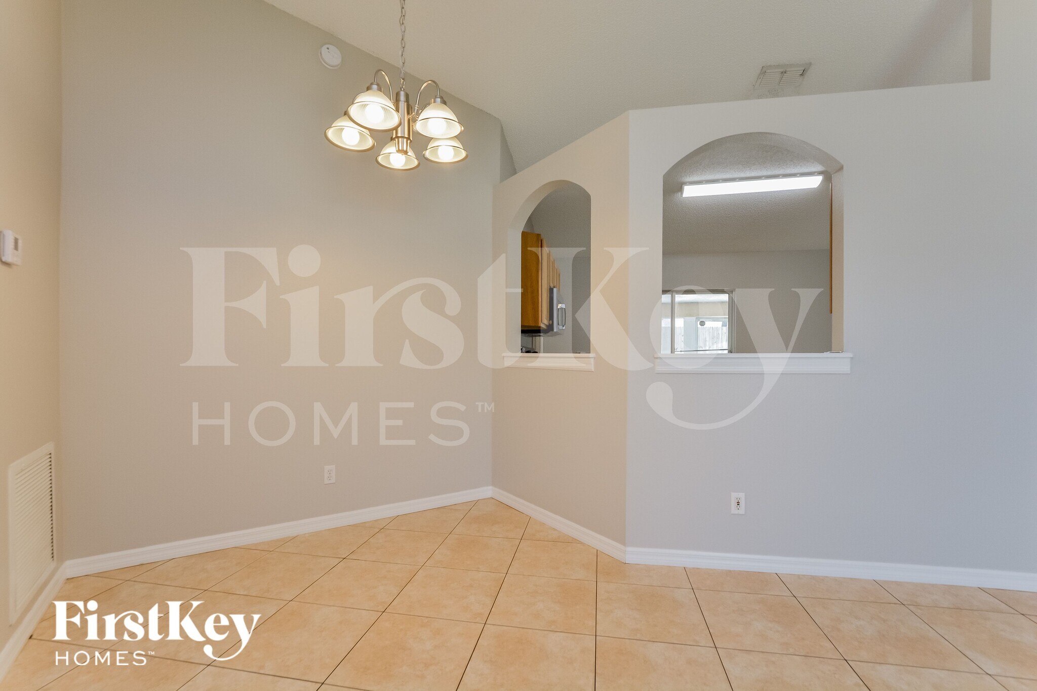 Building Photo - 569 N Apache Cir