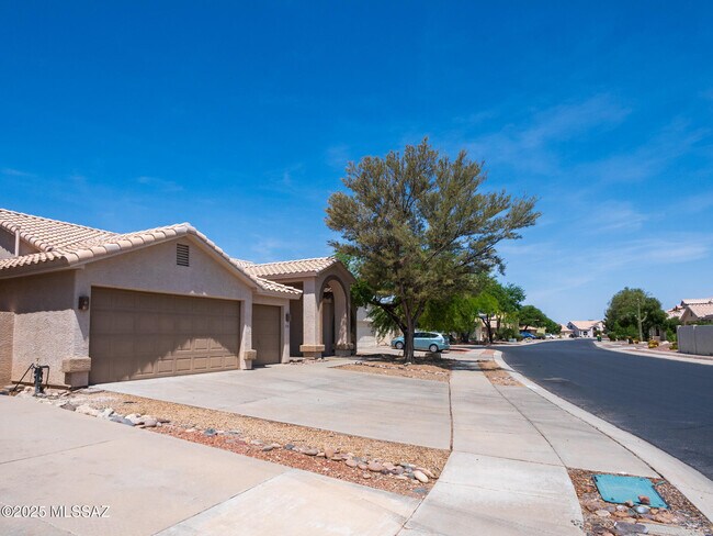 Building Photo - 6831 W Rifle Way
