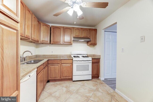 Building Photo - 7905 Dassett Ct