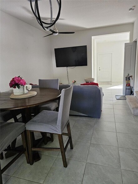 Building Photo - 2637 SE 17th St