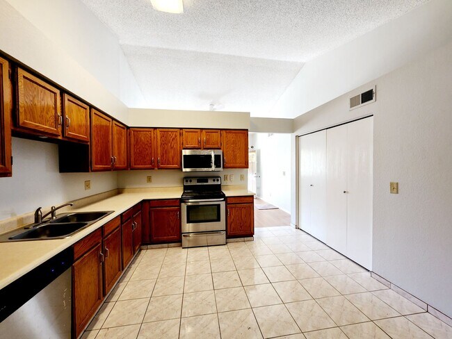 Building Photo - 3 Bedroom in Mesa!