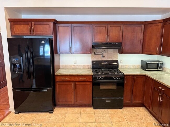 Building Photo - 107 W Grand River Ave