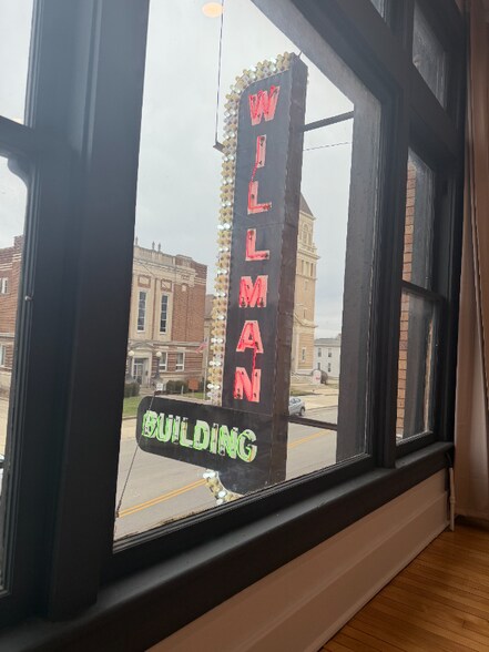 Building Photo - 215 N Main St