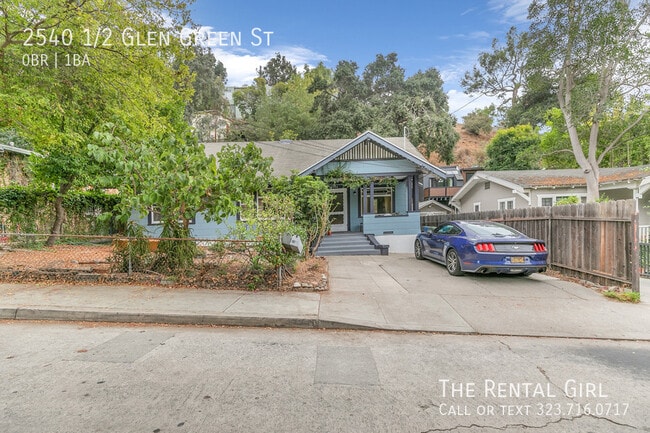 Building Photo - 2540 1/2 Glen Green St-