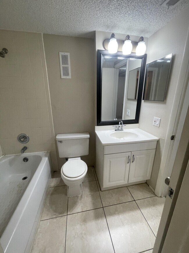 Building Photo - 5506 Pokeweed Ct