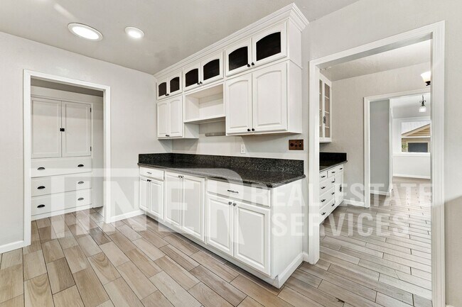 Building Photo - 1321 Lochbrae Rd