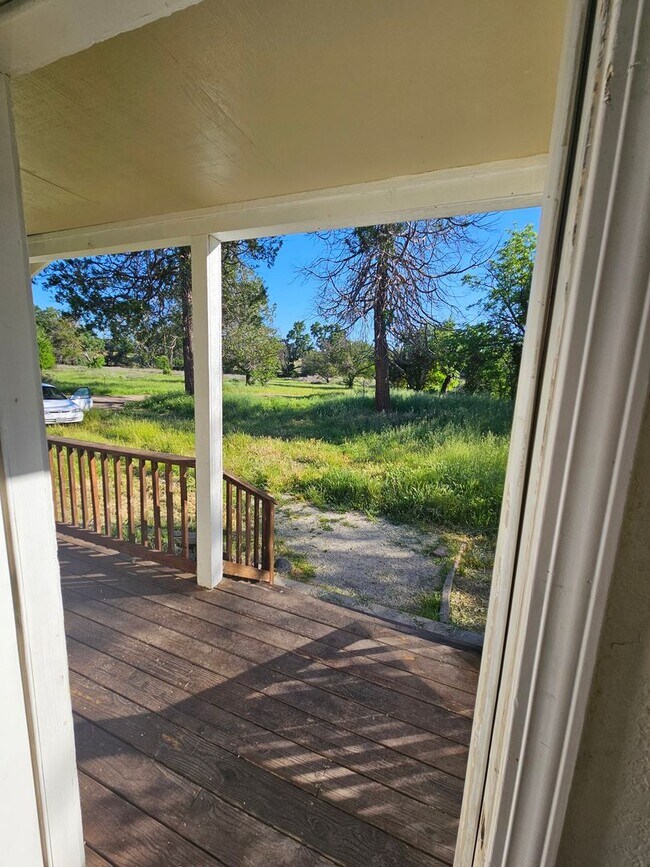 Building Photo - Parlk like setting Lower Lake