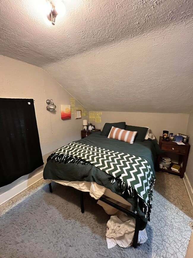 Building Photo - 420 W Arrowhead Rd