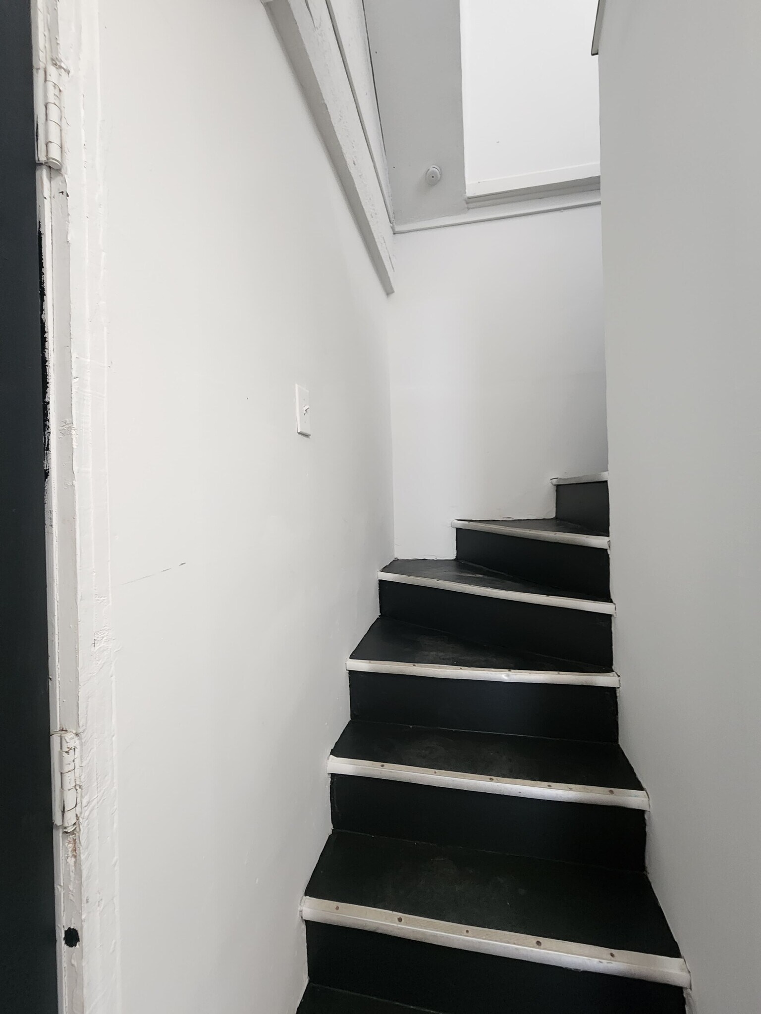 Building Photo - 135 Willow St