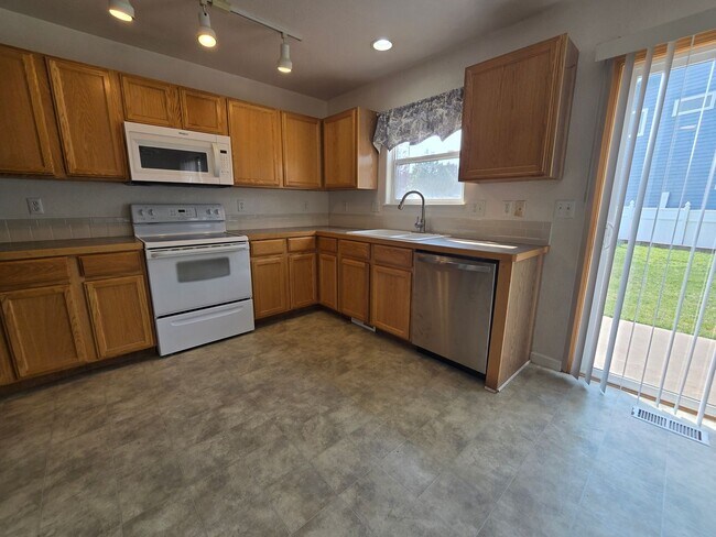 Building Photo - GREAT 3-BDRM, 3-BATH, 2-STORY + BMST. HOME AVAILABLE FOR IMMEDIATE OCCUPANCY IN GRAPEVINE!