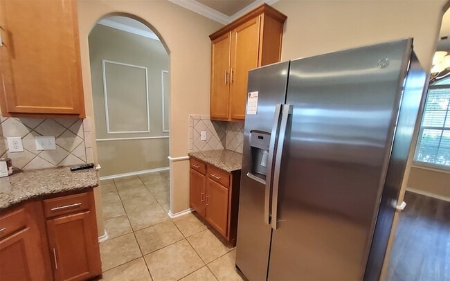 Building Photo - 25047 Lenora Dr