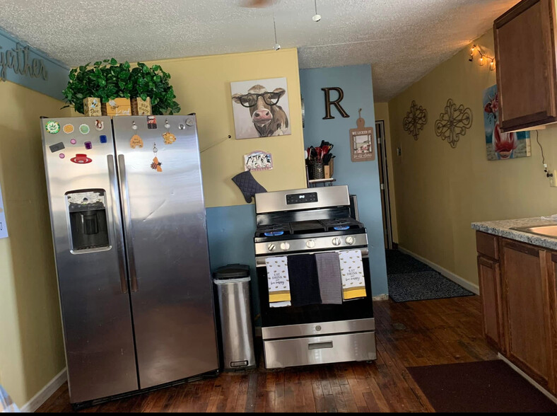 Kitchen - 2519 Cornell St