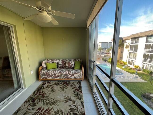 Building Photo - 995 La Guna Dr