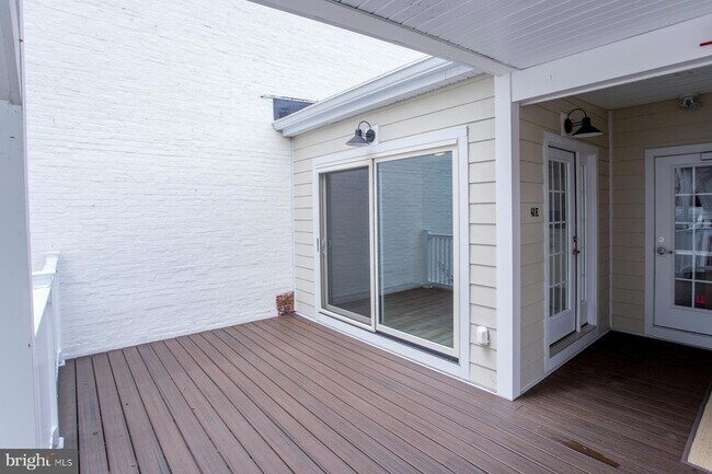 Building Photo - 41 Bridge St