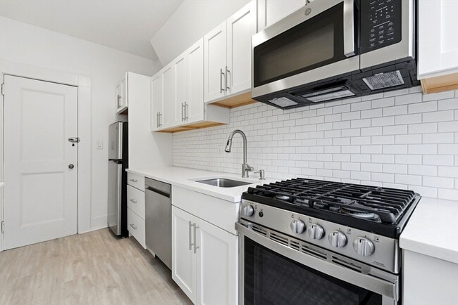 Building Photo - 93 Pinckney St