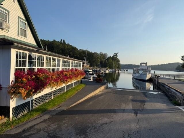 Building Photo - 14 Lake Ave