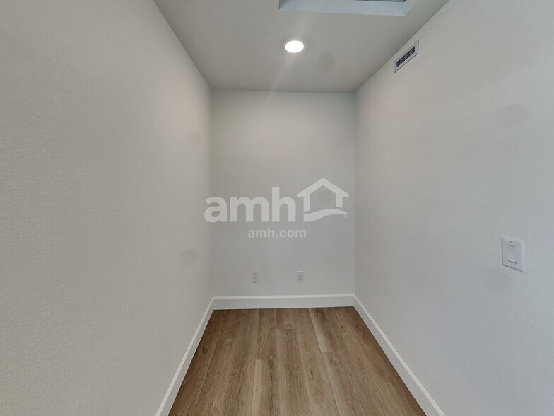 Building Photo - 10536 Lagaspi Dr