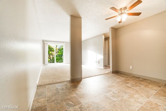 Building Photo - 3 br, 1 bath Apartment - 3660 SW 117th Ave