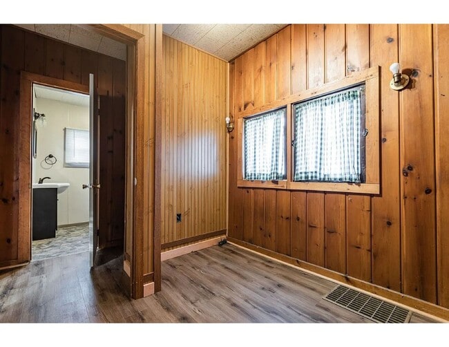Building Photo - 3BR home in the heart of Northside La Crosse!