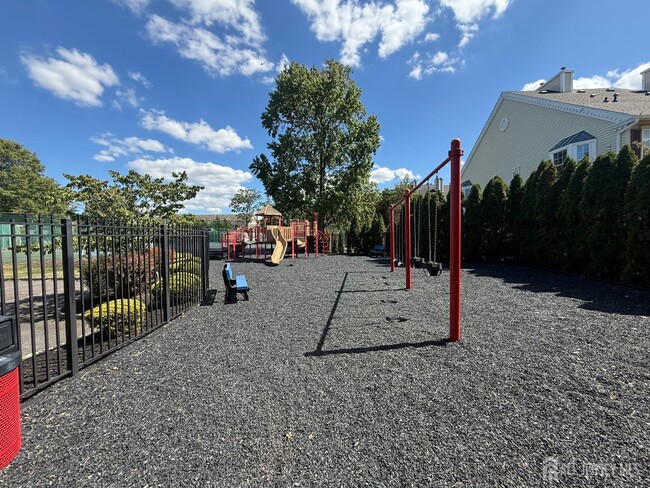 Building Photo - 425 Northam Dr
