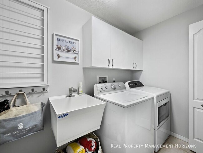 Building Photo - 8737 Pebble Creek Ln