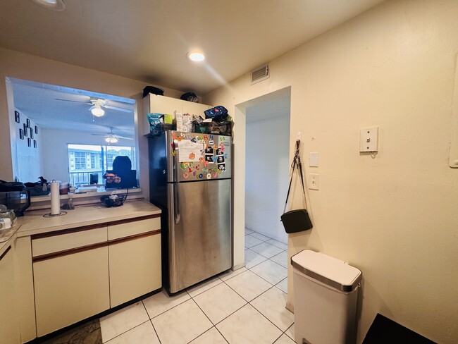 Building Photo - 8025 S Colony Cir