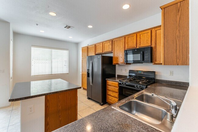 Building Photo - Must See Home in Gated Community!