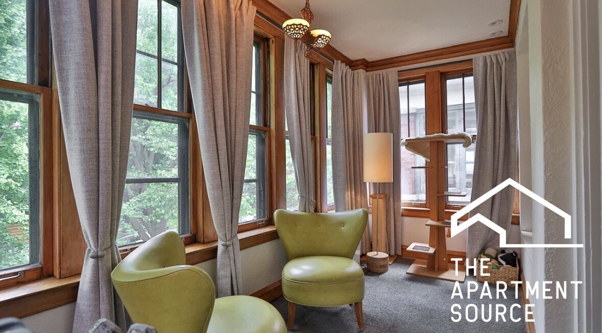 Building Photo - 2549 W Wilson Ave