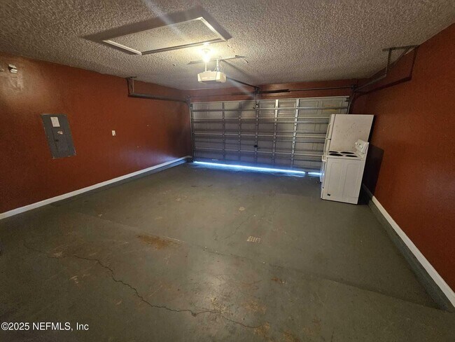 Building Photo - 7823 Mordecai Ct
