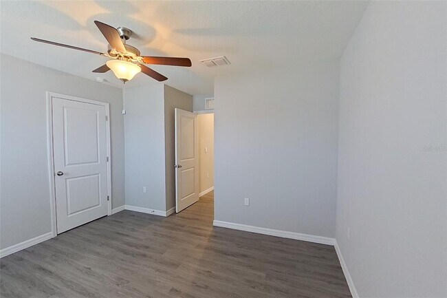 Building Photo - 8704 SW 44th Ct