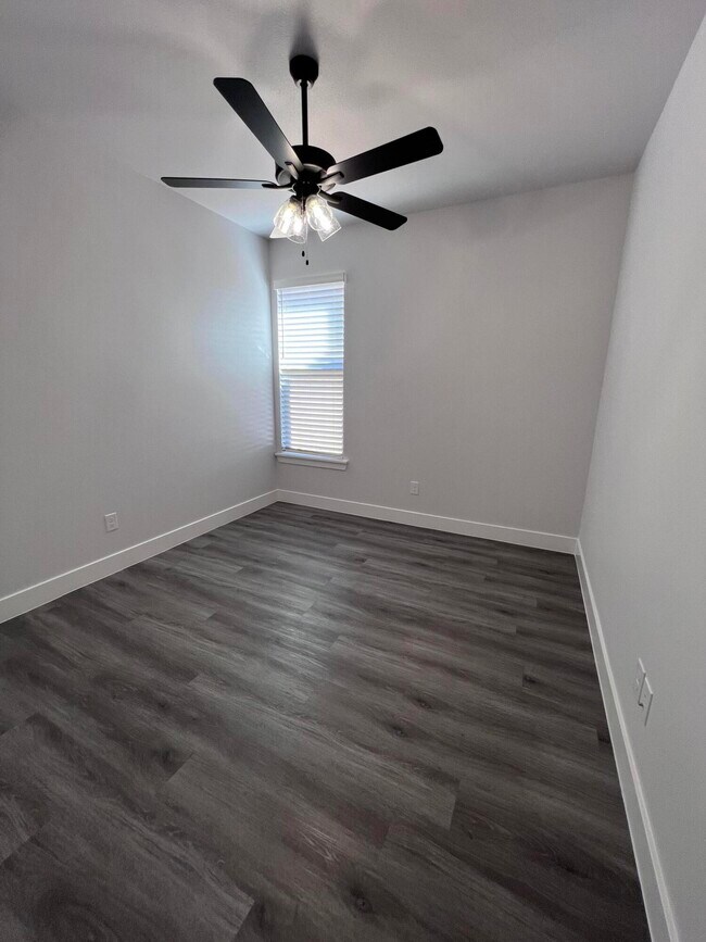 Building Photo - 5807 Viola Ave