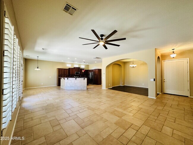 Building Photo - 2720 E Hazeltine Way