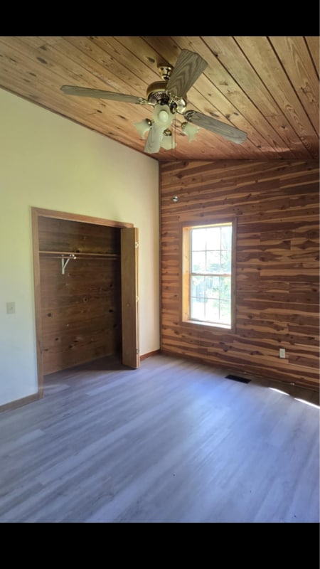 Building Photo - 125 Clint St