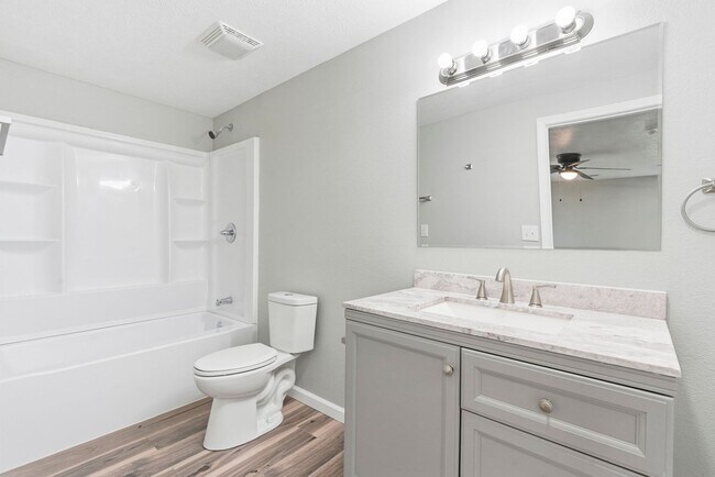 Building Photo - Newly Remodeled | 4 Bedroom | 3 Bathroom | 2 Ensuite's | Nixa, MO School District!