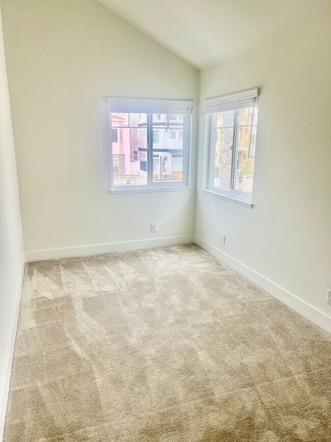 Building Photo - 202 18th St