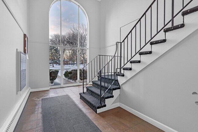 Building Photo - 2407 N Kennicott Dr