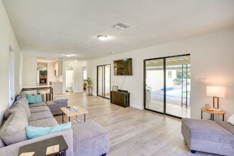 Building Photo - 916 Ave S SE