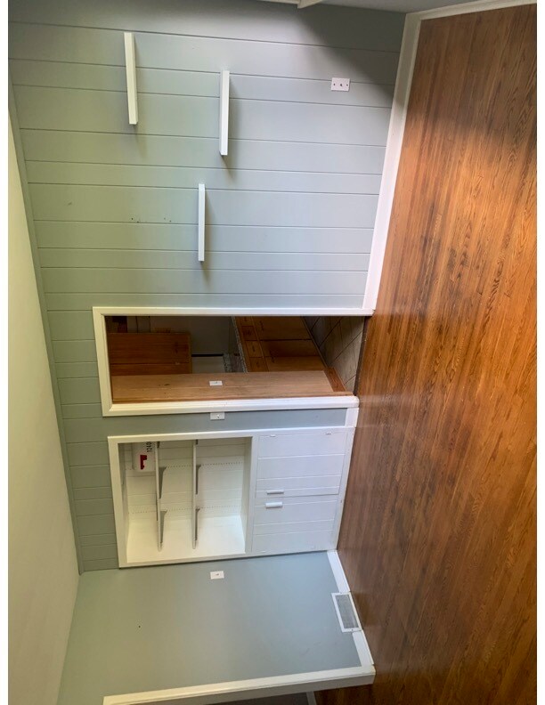 Building Photo - 12400 Laurel Ln