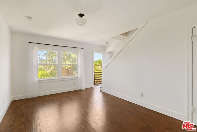 Building Photo - 1523 Murray Dr
