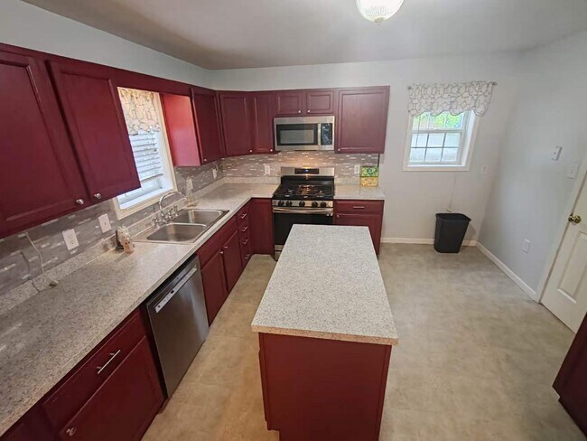 Building Photo - 925 Vestal Rd