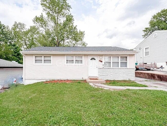 Building Photo - 1137 Maple Ave