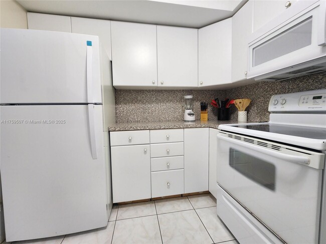 Building Photo - 3505 S Ocean Dr