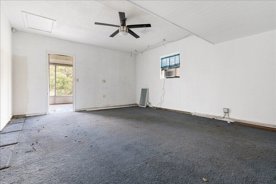 Building Photo - 1433 SE North Balcourt Ct