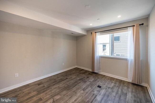 Building Photo - 1442 Hope St