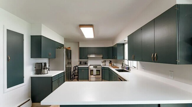 Building Photo - 303 N 10th Ave
