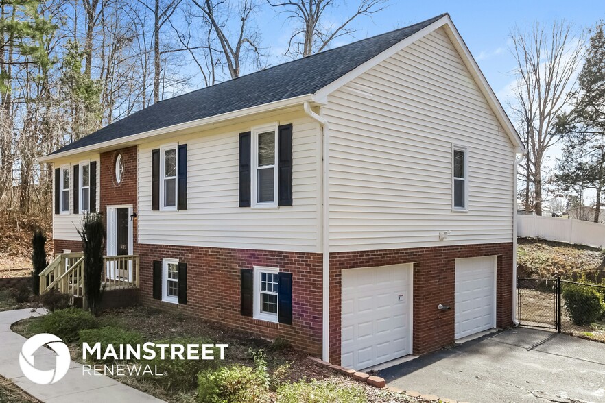 Building Photo - 403 Twin Creeks Rd