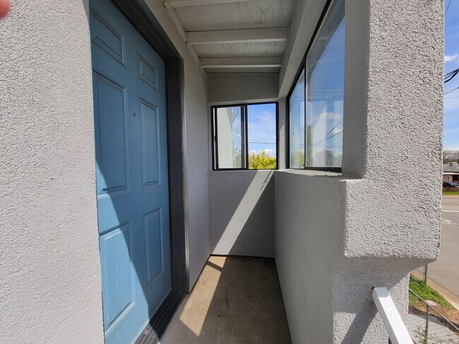 Building Photo - 2410 Wilson Ave